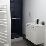 Corporate Team Sleeps 12 Shower4 *