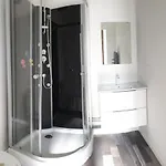 Corporate Team Sleeps 12 Shower4 *