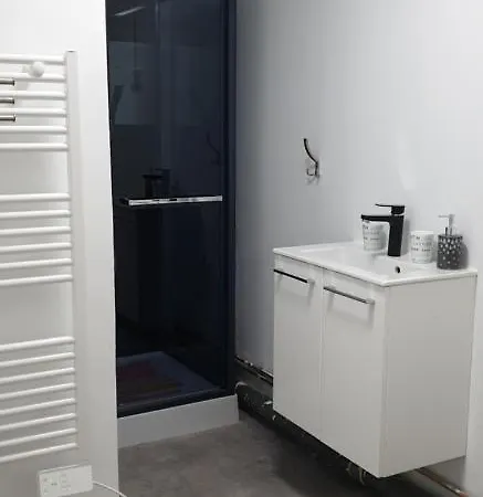 Corporate Team Sleeps 12 Shower4 *