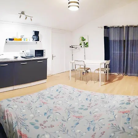 Bed and breakfast Studio, Chambres, Appartement, *