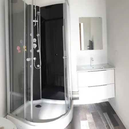 Corporate Team Sleeps 12 Shower4 *