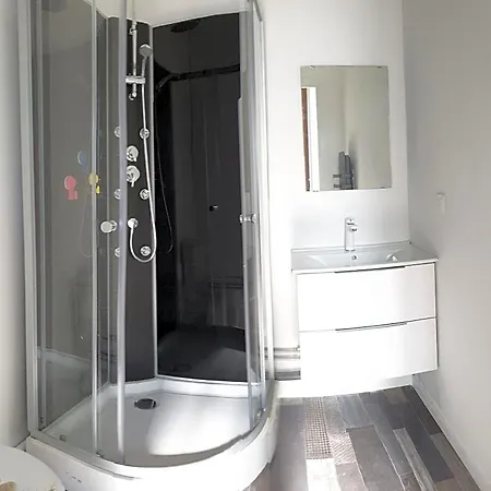 Corporate Team Sleeps 12 Shower4 *