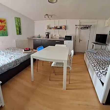 Corporate Team Sleeps 12 Shower4 * Vendegies-sur-Ecaillon