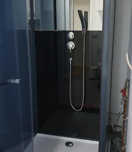 Corporate Team Sleeps 12 Shower4 Bed & Breakfast Vendegies-sur-Ecaillon
